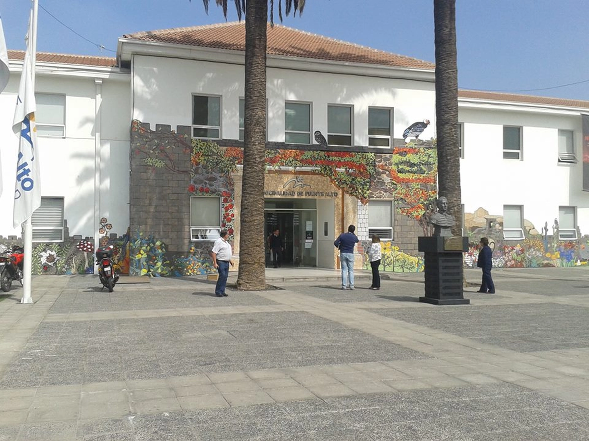 Natlie Ann Löffler, Mosaic art on a building's  enterance