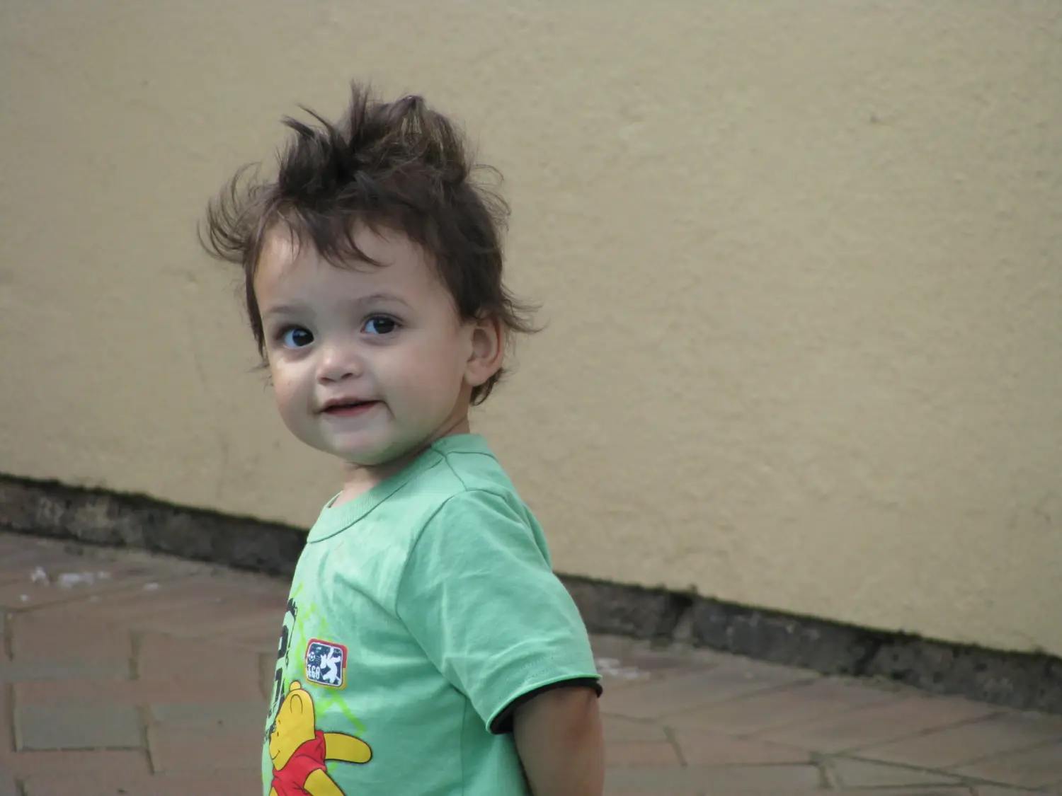 age of a kid wearing light green shirt