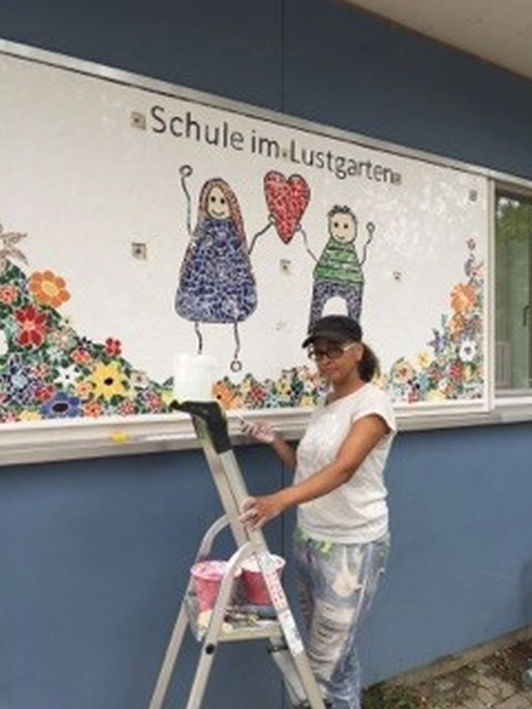 Natlie Ann Löffler, Installation of Mosaic art on Kindergarden wall