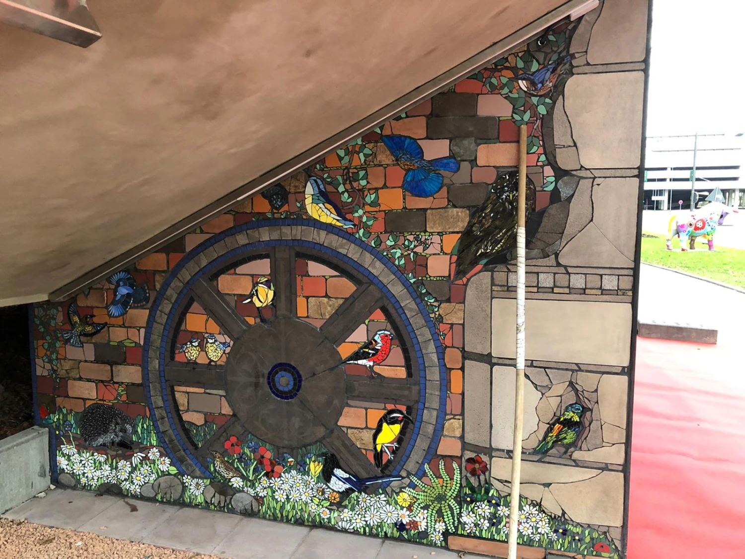 Natlie Ann Löffler, Birds on wheel mosaic art