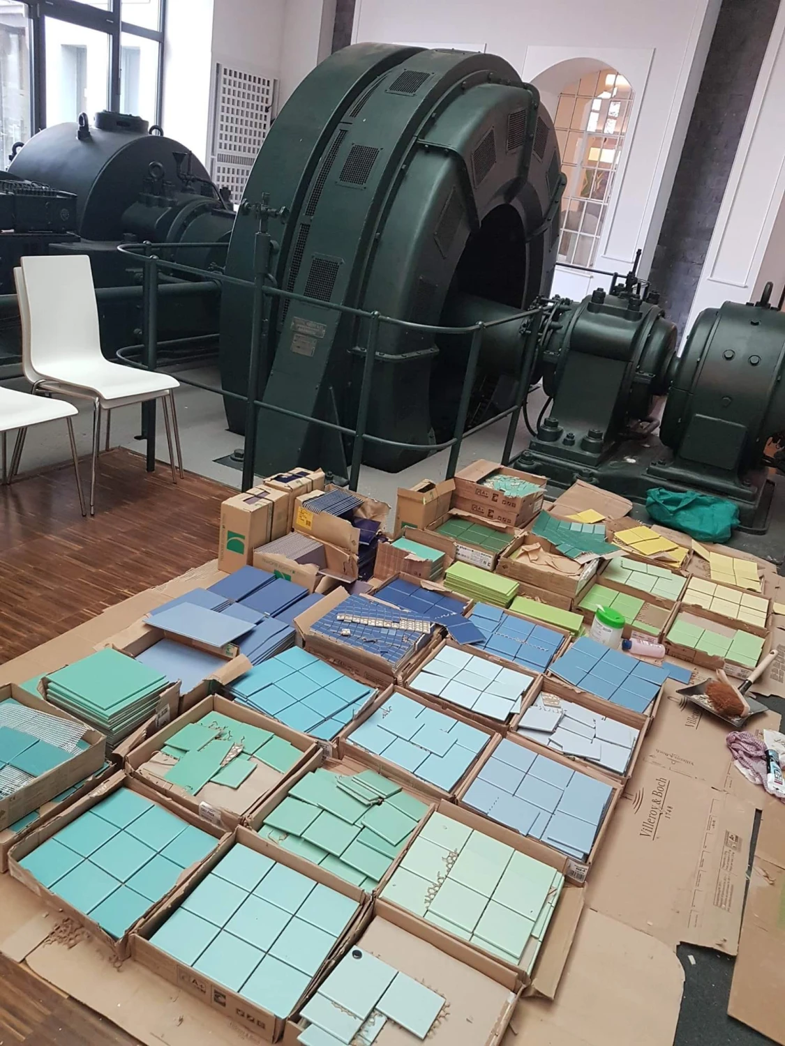 Natlie Ann Löffler, Mosaic art workshop, tiles boxes